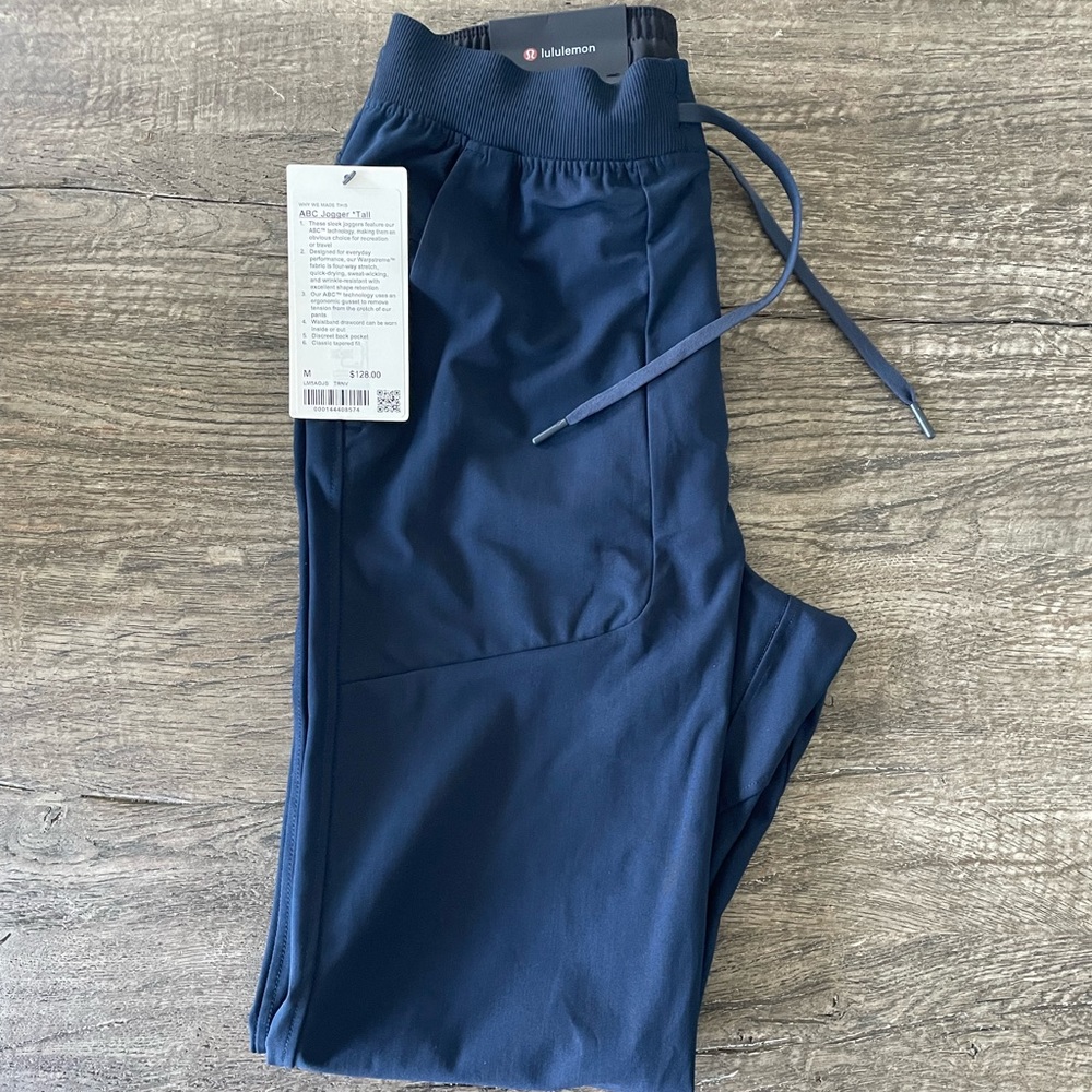 NEW WITH TAGS Mens lululemon ABC jogger size medium, navy blue.
